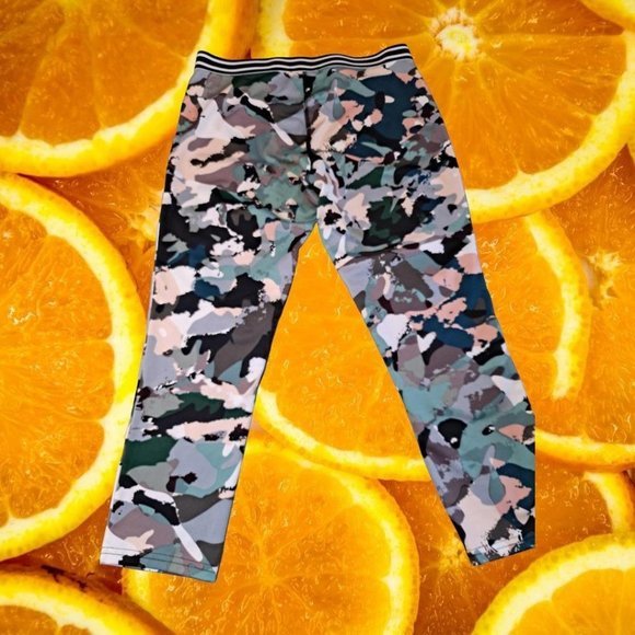 Camo Medium Forever 21 Leggings - Picture 3 of 3